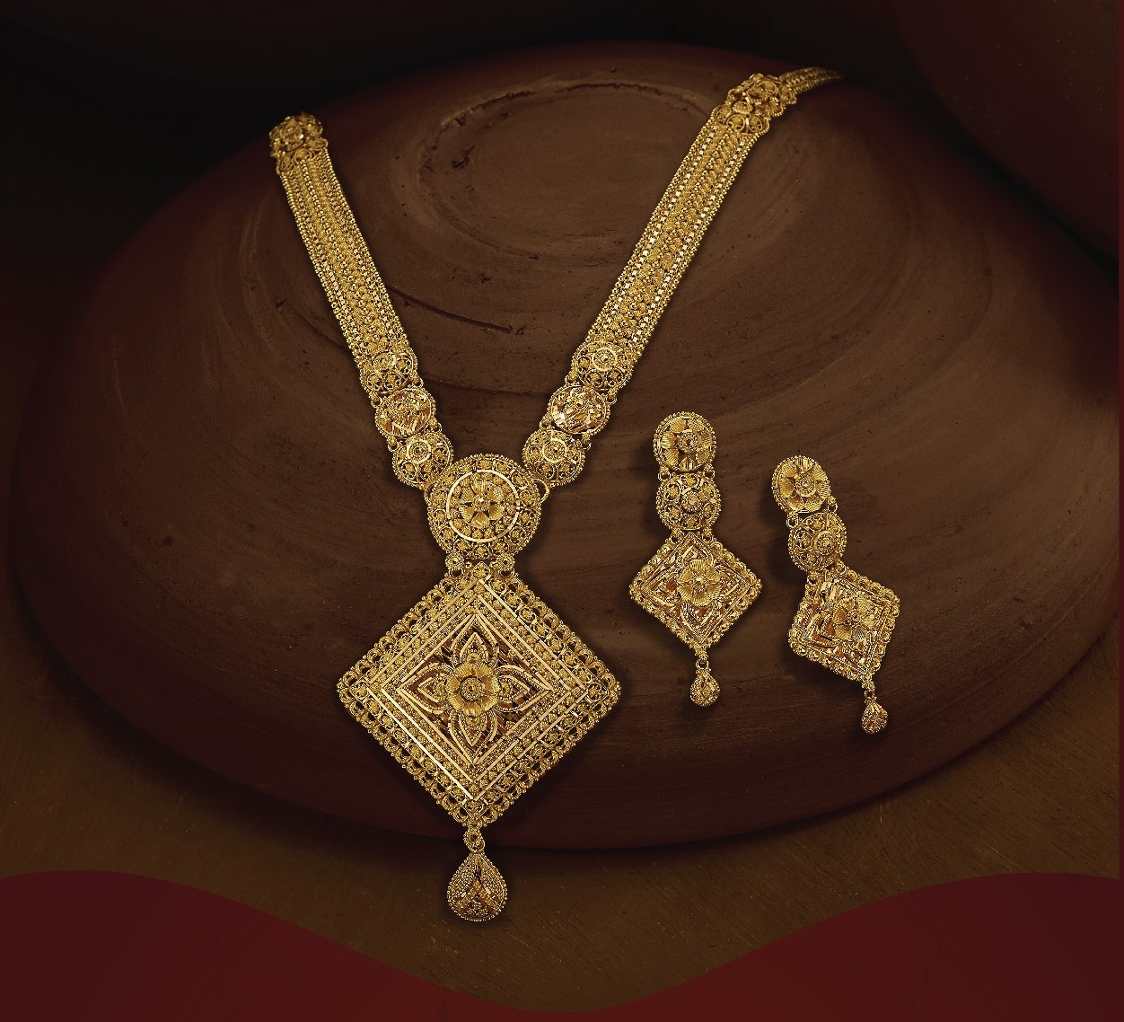 Reliance Jewels Gold Traditional Jewellery Line