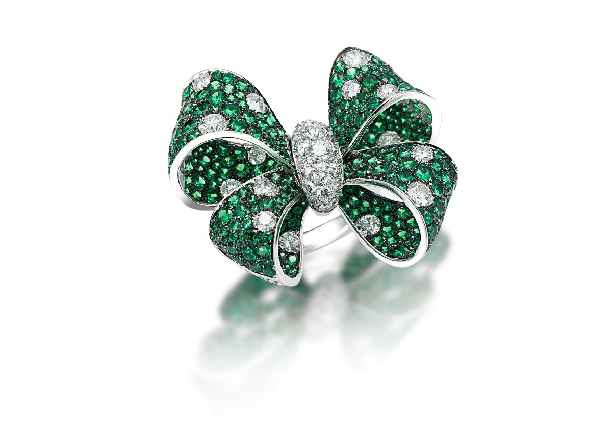 PICCHIOTTI “Fiocco” Bow ring featuring Tsavorite (7.19 cts.) and White Diamonds (2.91 cts.), set in 18K White Gold. 